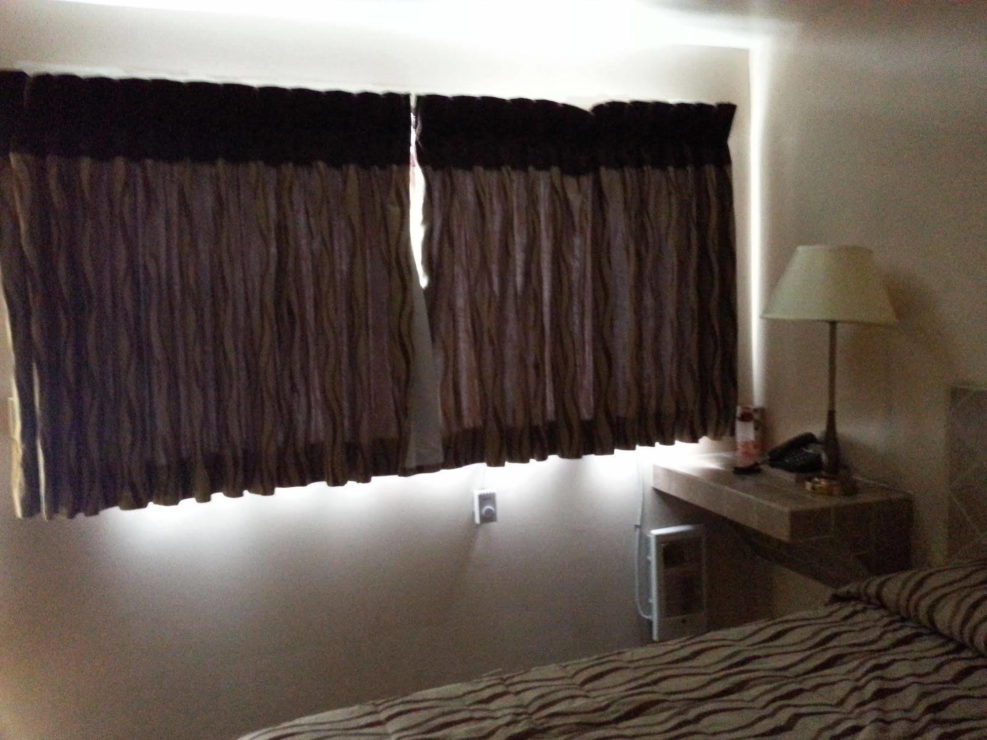 Ancaster Pleasant Stay Motel מראה חיצוני תמונה
